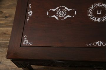 アジアンビンテージ　高級品!!　象嵌入りの凝ったデザインが魅力の唐木材製センターテーブル(リビングテーブル、ローテーブル、花梨材、カリン材、ヴィンテージ)(R-072620)