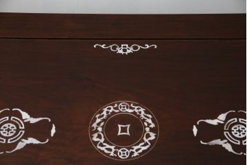 アジアンビンテージ　高級品!!　象嵌入りの凝ったデザインが魅力の唐木材製センターテーブル(リビングテーブル、ローテーブル、花梨材、カリン材、ヴィンテージ)(R-072620)