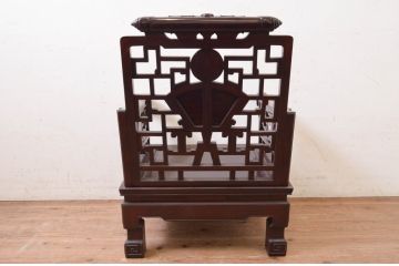 アジアンビンテージ　高級品!!　象嵌入りの凝ったデザインが魅力の唐木材製チェア(アームチェア、板座チェア、1人掛けソファ、花梨材、カリン材、ヴィンテージ)(R-072621)