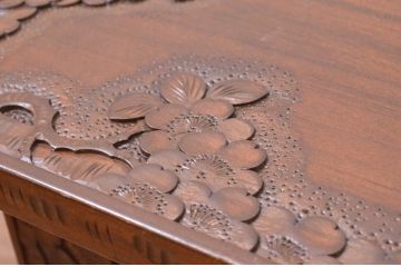 中古　軽井沢彫り　桜の彫りが魅力のローテーブル(座卓、センターテーブル、リビングテーブル)(R-072625)
