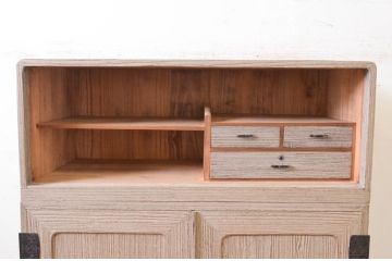 和製ビンテージ　柔らかな色合いが魅力的な三段重ねの桐箪笥(桐たんす、和タンス、着物箪笥、衣装箪笥、収納たんす、引き出し)(R-072629)
