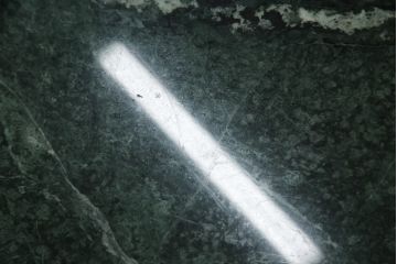 イギリスビンテージ　天板大理石が目を引くクラシカルなお部屋に取り入れたいオーバルセンターテーブル(リビングテーブル、楕円、ローテーブル、英国、ヴィンテージ)(R-072632)