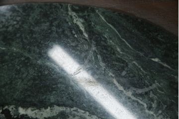 イギリスビンテージ　天板大理石が目を引くクラシカルなお部屋に取り入れたいオーバルセンターテーブル(リビングテーブル、楕円、ローテーブル、英国、ヴィンテージ)(R-072632)