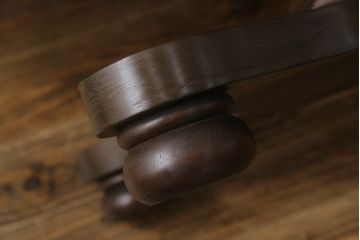 イギリスビンテージ　天板大理石が目を引くクラシカルなお部屋に取り入れたいオーバルセンターテーブル(リビングテーブル、楕円、ローテーブル、英国、ヴィンテージ)(R-072632)