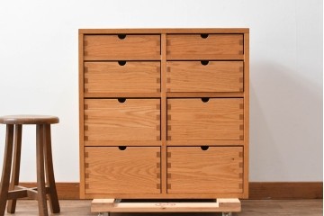 和製ヴィンテージ　高島屋特注品!　シンプルなデザインと引き出し8杯の収納力が魅力的なチェスト　(R-072634)
