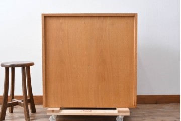 和製ヴィンテージ　高島屋特注品!　シンプルなデザインと引き出し8杯の収納力が魅力的なチェスト　(R-072634)