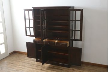 中古　北海道民芸家具　HM165K　高級感漂う上品な佇まいの食器棚(カップボード、キャビネット、収納棚、戸棚)(定価約43万円)(R-072645)