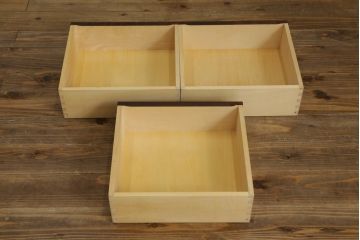 中古　北海道民芸家具　HM165K　高級感漂う上品な佇まいの食器棚(カップボード、キャビネット、収納棚、戸棚)(定価約43万円)(R-072645)