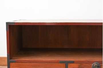 和製アンティーク　美品!!　前面欅(ケヤキ)材　美しい漆塗りが魅力の東北時代箪笥ローボード　(R-072648)