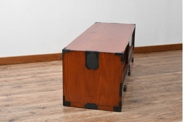 和製アンティーク　美品!!　前面欅(ケヤキ)材　美しい漆塗りが魅力の東北時代箪笥ローボード　(R-072648)