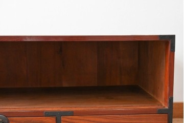 和製アンティーク　美品!!　前面欅(ケヤキ)材　美しい漆塗りが魅力の東北時代箪笥ローボード　(R-072648)