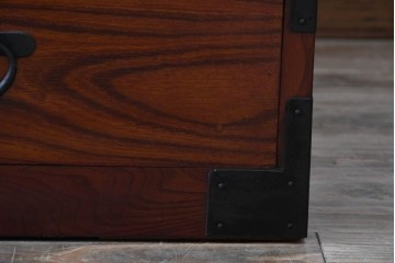 和製アンティーク　美品!!　前面欅(ケヤキ)材　美しい漆塗りが魅力の東北時代箪笥ローボード　(R-072648)