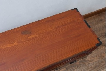 和製アンティーク　美品!!　前面欅(ケヤキ)材　美しい漆塗りが魅力の東北時代箪笥ローボード　(R-072648)