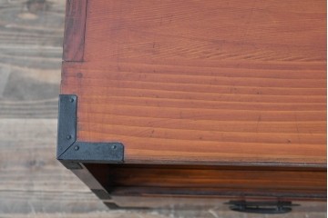 和製アンティーク　美品!!　前面欅(ケヤキ)材　美しい漆塗りが魅力の東北時代箪笥ローボード　(R-072648)