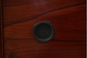 和製アンティーク　美品!!　前面欅(ケヤキ)材　美しい漆塗りが魅力の東北時代箪笥ローボード　(R-072648)