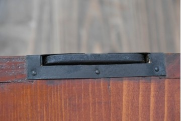 和製アンティーク　美品!!　前面欅(ケヤキ)材　美しい漆塗りが魅力の東北時代箪笥ローボード　(R-072648)