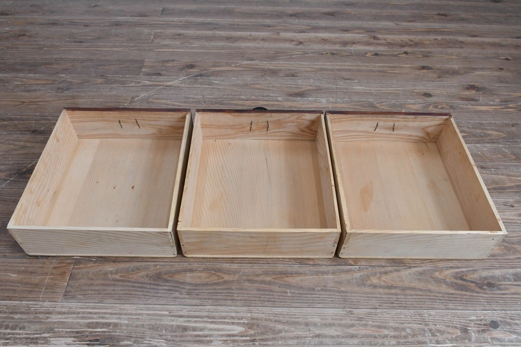 和製アンティーク　美品!!　前面欅(ケヤキ)材　美しい漆塗りが魅力の東北時代箪笥ローボード　(R-072648)