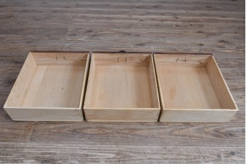 和製アンティーク　美品!!　前面欅(ケヤキ)材　美しい漆塗りが魅力の東北時代箪笥ローボード　(R-072648)