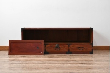 和製アンティーク　美品!!　前面欅(ケヤキ)材　美しい漆塗りが魅力の東北時代箪笥ローボード　(R-072648)