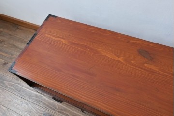 和製アンティーク　美品!!　前面欅(ケヤキ)材　美しい漆塗りが魅力の東北時代箪笥ローボード　(R-072648)