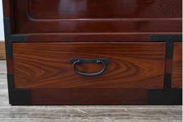 和製アンティーク　美品!!　前面欅(ケヤキ)材　美しい漆塗りが魅力の東北時代箪笥ローボード　(R-072648)