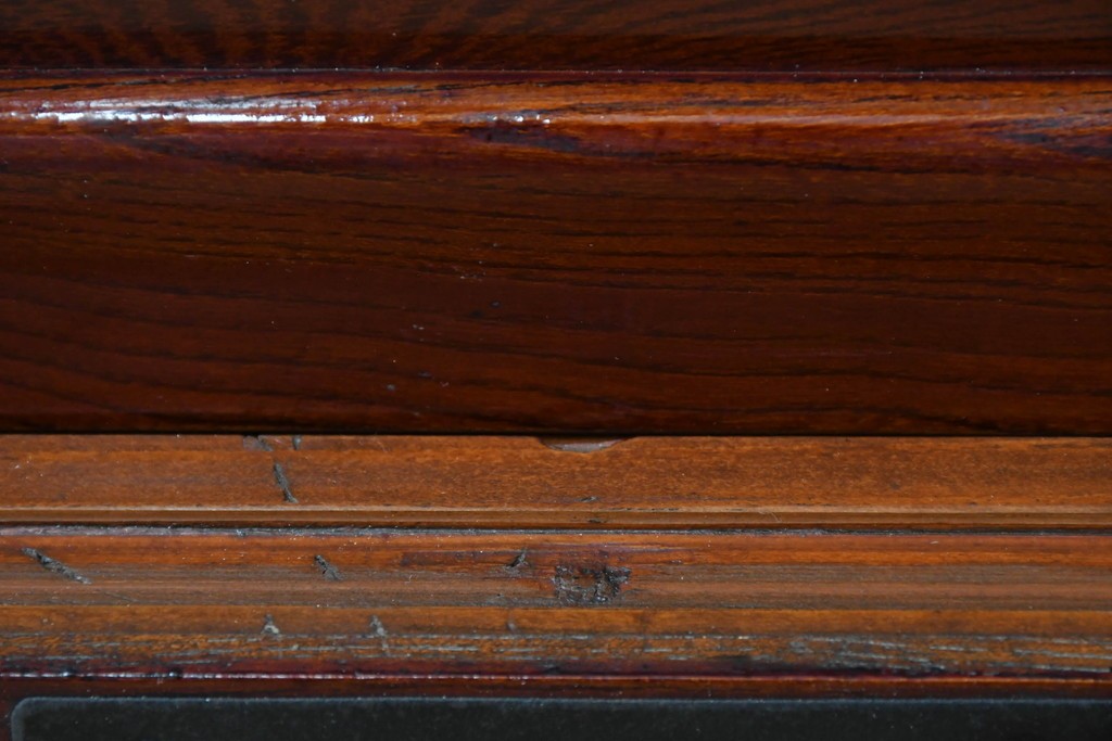 和製アンティーク　美品!!　前面欅(ケヤキ)材　美しい漆塗りが魅力の東北時代箪笥ローボード　(R-072648)