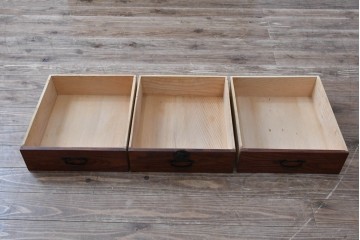 和製アンティーク　美品!!　前面欅(ケヤキ)材　美しい漆塗りが魅力の東北時代箪笥ローボード　(R-072648)