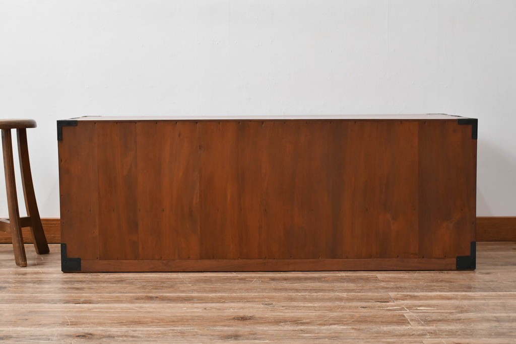 和製アンティーク　美品!!　前面欅(ケヤキ)材　美しい漆塗りが魅力の東北時代箪笥ローボード　(R-072648)