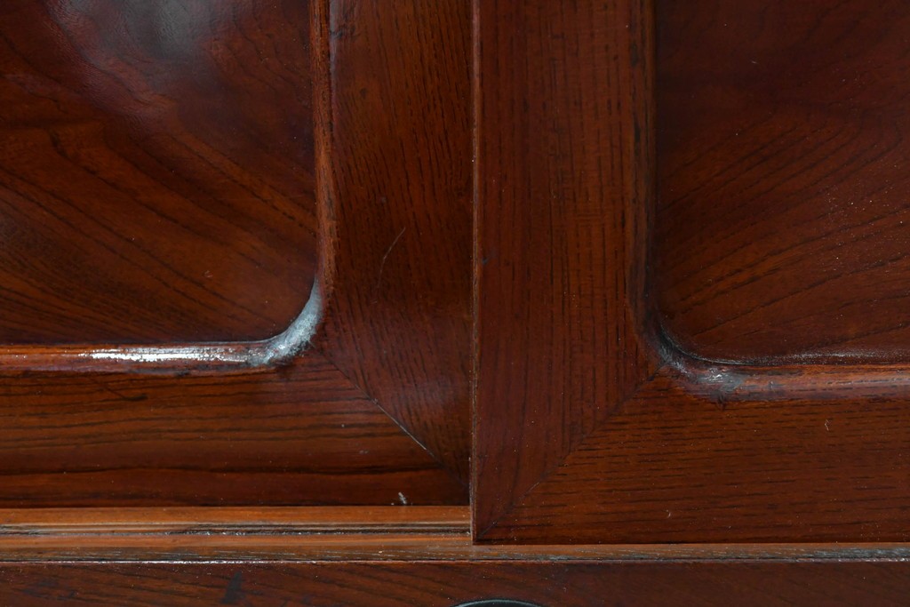 和製アンティーク　美品!!　前面欅(ケヤキ)材　美しい漆塗りが魅力の東北時代箪笥ローボード　(R-072648)