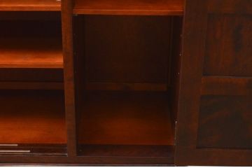 中古　美品　希少な廃盤品　北海道民芸家具　シックなデザインの脚付き下駄箱(サイドボード、玄関棚、収納棚、戸棚)(R-072659)