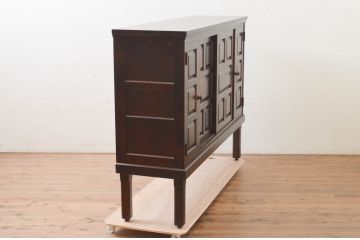 中古　美品　希少な廃盤品　北海道民芸家具　シックなデザインの脚付き下駄箱(サイドボード、玄関棚、収納棚、戸棚)(R-072659)