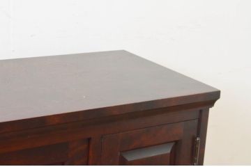 中古　美品　希少な廃盤品　北海道民芸家具　シックなデザインの脚付き下駄箱(サイドボード、玄関棚、収納棚、戸棚)(R-072659)