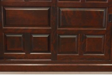 中古　美品　希少な廃盤品　北海道民芸家具　シックなデザインの脚付き下駄箱(サイドボード、玄関棚、収納棚、戸棚)(R-072659)