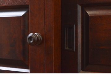 中古　美品　希少な廃盤品　北海道民芸家具　シックなデザインの脚付き下駄箱(サイドボード、玄関棚、収納棚、戸棚)(R-072659)