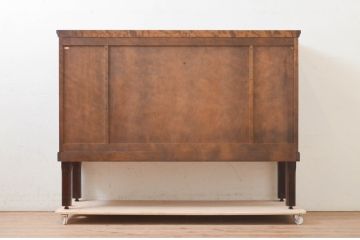 中古　美品　希少な廃盤品　北海道民芸家具　シックなデザインの脚付き下駄箱(サイドボード、玄関棚、収納棚、戸棚)(R-072659)