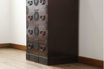 中古　岩谷堂箪笥　あられ紋様の金具がモダンな雰囲気を醸し出す和箪笥(引き出し、収納箪笥、衣装タンス、整理たんす、チェスト)(R-072669)