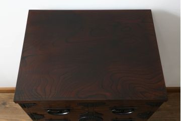 中古　岩谷堂箪笥　あられ紋様の金具がモダンな雰囲気を醸し出す和箪笥(引き出し、収納箪笥、衣装タンス、整理たんす、チェスト)(R-072669)