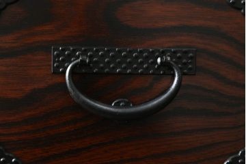 中古　岩谷堂箪笥　あられ紋様の金具がモダンな雰囲気を醸し出す和箪笥(引き出し、収納箪笥、衣装タンス、整理たんす、チェスト)(R-072669)