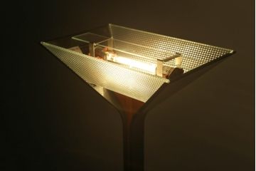 イタリアビンテージ　希少な廃盤品　FLOS(フロス)社　Papillona(パピローナ)　お部屋のアクセントにぴったりのシンプルでスタイリッシュなフロアライト(フロアランプ、スタンドライト、照明、間接照明、ヴィンテージ)(R-072671)