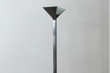 イタリアビンテージ　希少な廃盤品　FLOS(フロス)社　Papillona(パピローナ)　お部屋のアクセントにぴったりのシンプルでスタイリッシュなフロアライト(フロアランプ、スタンドライト、照明、間接照明、ヴィンテージ)(R-072671)