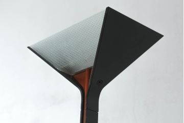 イタリアビンテージ　希少な廃盤品　FLOS(フロス)社　Papillona(パピローナ)　お部屋のアクセントにぴったりのシンプルでスタイリッシュなフロアライト(フロアランプ、スタンドライト、照明、間接照明、ヴィンテージ)(R-072671)