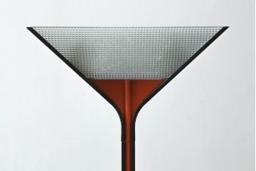 イタリアビンテージ　希少な廃盤品　FLOS(フロス)社　Papillona(パピローナ)　お部屋のアクセントにぴったりのシンプルでスタイリッシュなフロアライト(フロアランプ、スタンドライト、照明、間接照明、ヴィンテージ)(R-072671)