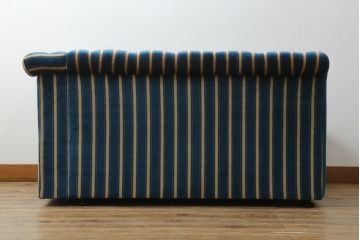 和製ビンテージ　レトロなストライプ柄の2人掛けソファとオットマンのセット(二人掛け、2P、スツール)(R-072687)