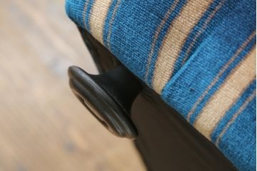 和製ビンテージ　レトロなストライプ柄の2人掛けソファとオットマンのセット(二人掛け、2P、スツール)(R-072687)
