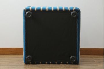 和製ビンテージ　レトロなストライプ柄の2人掛けソファとオットマンのセット(二人掛け、2P、スツール)(R-072687)