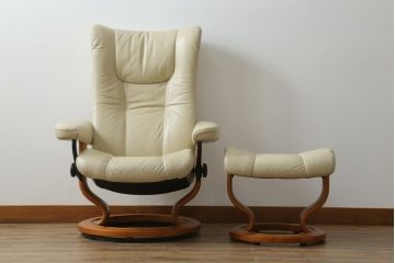 中古　EKORNES(エコーネス)　本革　ゆったりとしたくつろぎの時間におすすめのオットマン付きストレスレスチェア(リクライニングチェア、アームチェア、1人掛け、一人掛け、1P、レザー、北欧)(定価約35万円)(R-072694)