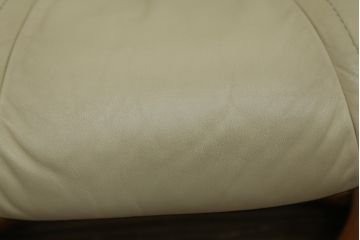 中古　EKORNES(エコーネス)　本革　ゆったりとしたくつろぎの時間におすすめのオットマン付きストレスレスチェア(リクライニングチェア、アームチェア、1人掛け、一人掛け、1P、レザー、北欧)(定価約35万円)(R-072694)