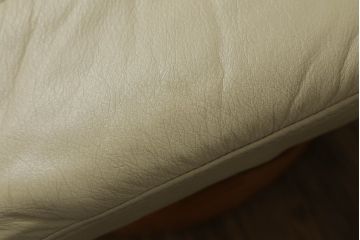 中古　EKORNES(エコーネス)　本革　ゆったりとしたくつろぎの時間におすすめのオットマン付きストレスレスチェア(リクライニングチェア、アームチェア、1人掛け、一人掛け、1P、レザー、北欧)(定価約35万円)(R-072694)