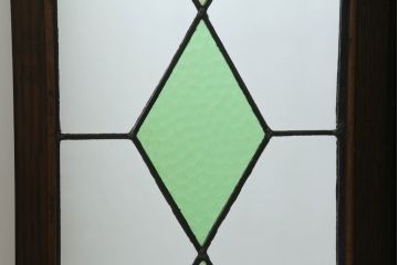 イギリスアンティーク　ステンドグラスが可愛らしいキャビネット(収納棚、戸棚、飾り棚、本箱、ブックケース、カップボード、英国)(R-072698)