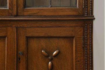 イギリスアンティーク　ステンドグラスが可愛らしいキャビネット(収納棚、戸棚、飾り棚、本箱、ブックケース、カップボード、英国)(R-072698)